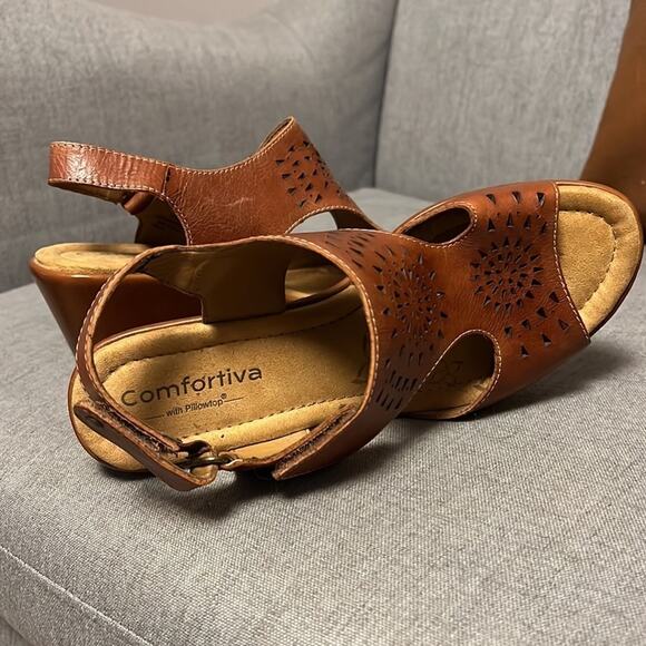 Comfortiva womens cut out leather wedge sandal size 6.5 - Picture 6 of 10